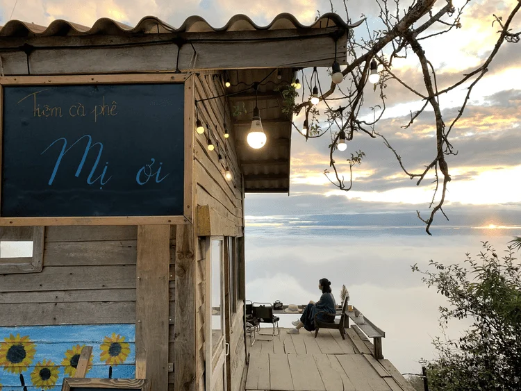 Mi-Oi-Cafe-–-Toan-canh-thung-lung-may-tu-dinh-gio (1)