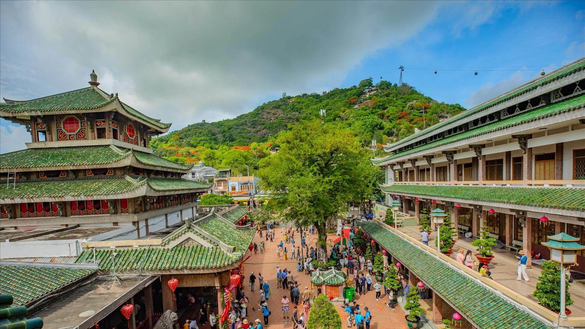 mieu-ba-chua-xu-nui-sam-topbanner