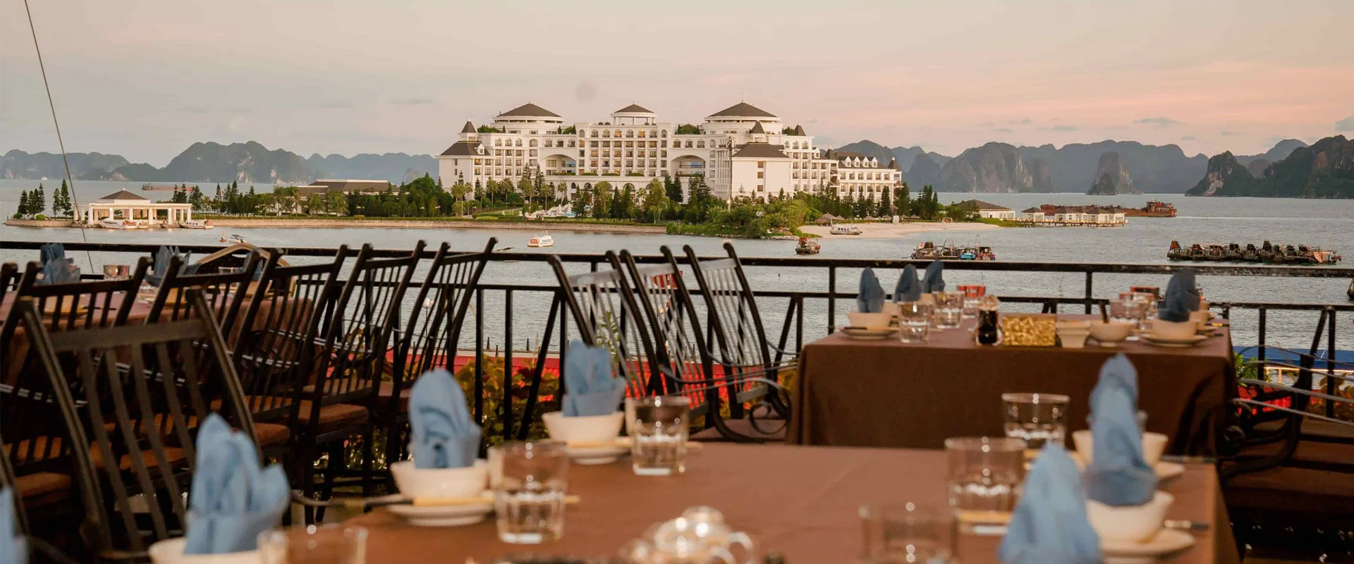 nha-hang-ngoc-phuong-nam-view-vinpearl-ha-long