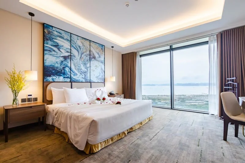 phong-deluxe-king-huong-bien-1688703091-1