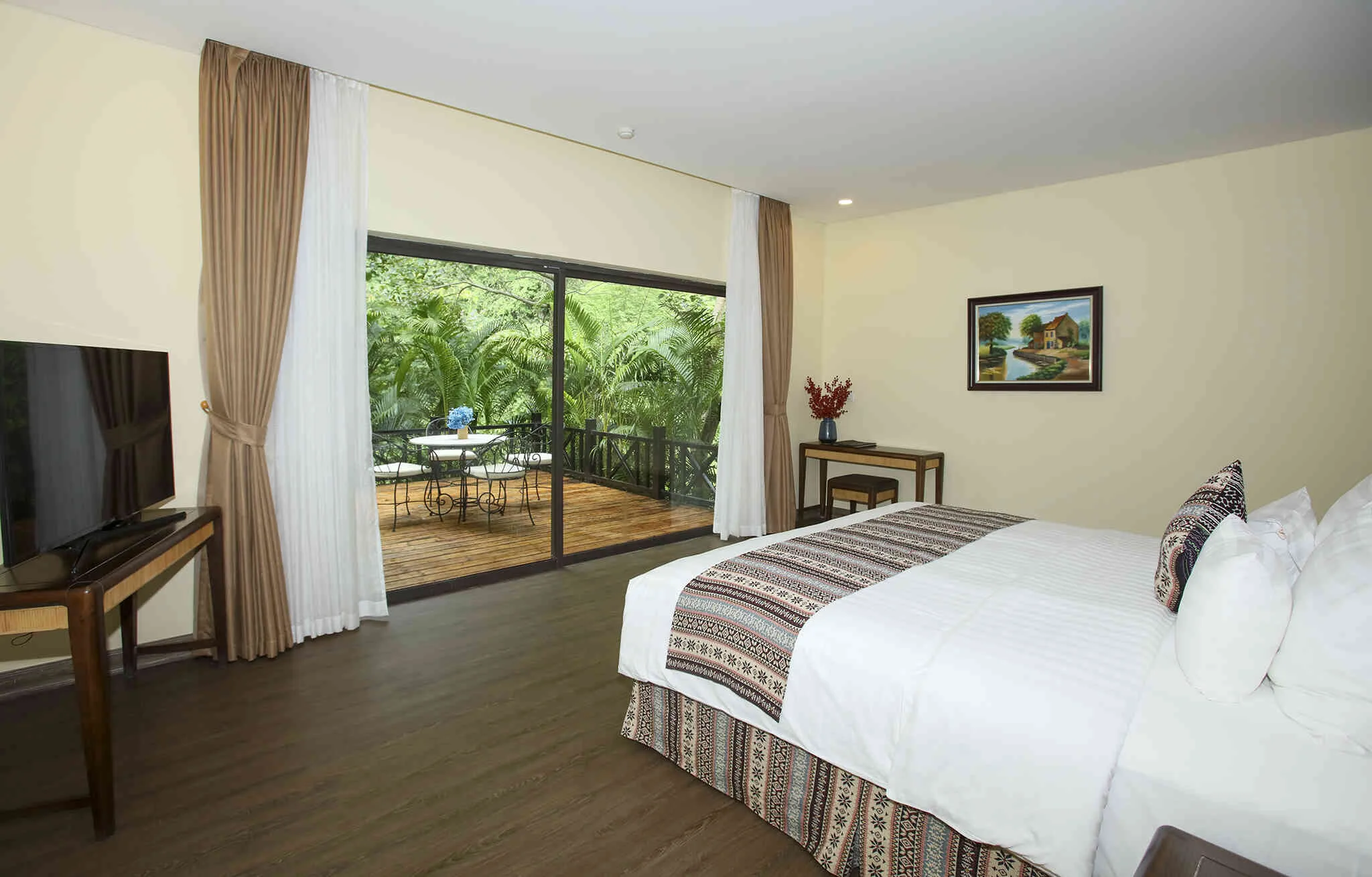 Serena Resort Kim Bôi: Vị trí, đặc điểm, tiện ích, giá bán các hạng phòng & kinh nghiệm đặt phòng 