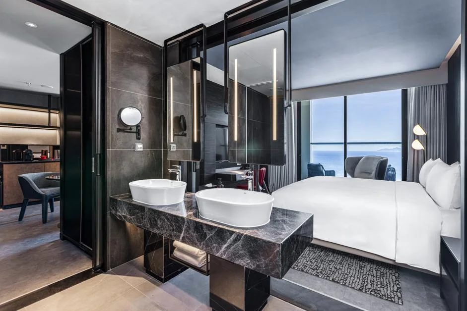 Radisson Red: Vị trí, đặc điểm, tiện ích, giá bán các hạng phòng & kinh nghiệm đặt phòng