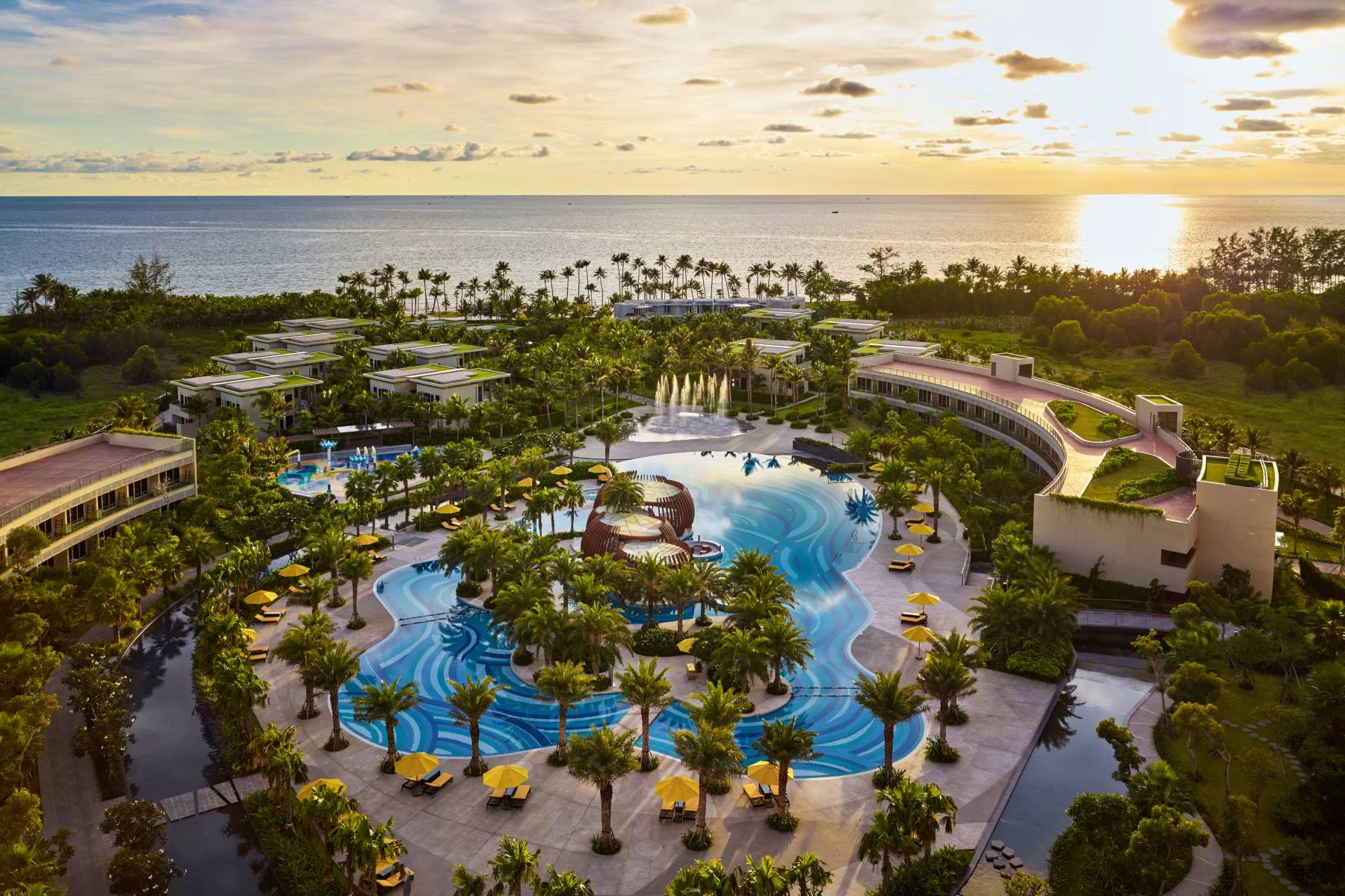 Pullman-Phu-Quoc-Beach-Resort-–-Hien-dai-tre-trung-va-gan-trung-tam