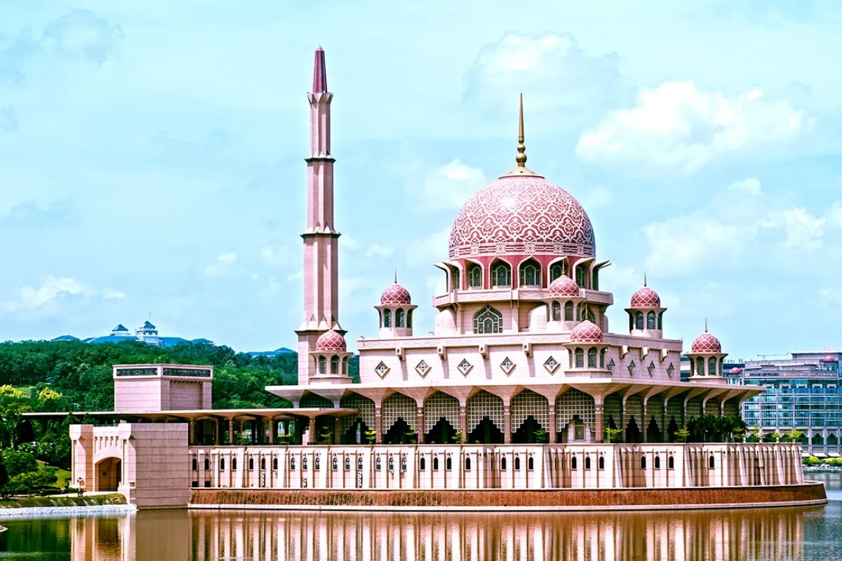thanh-duong-hoi-giao-hong-putra-mosque