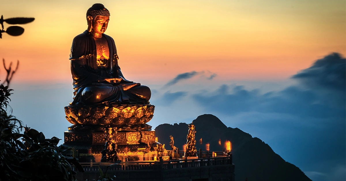 Quan-the-van-hoa-tam-linh-dinh-cao-giua-may-ngan