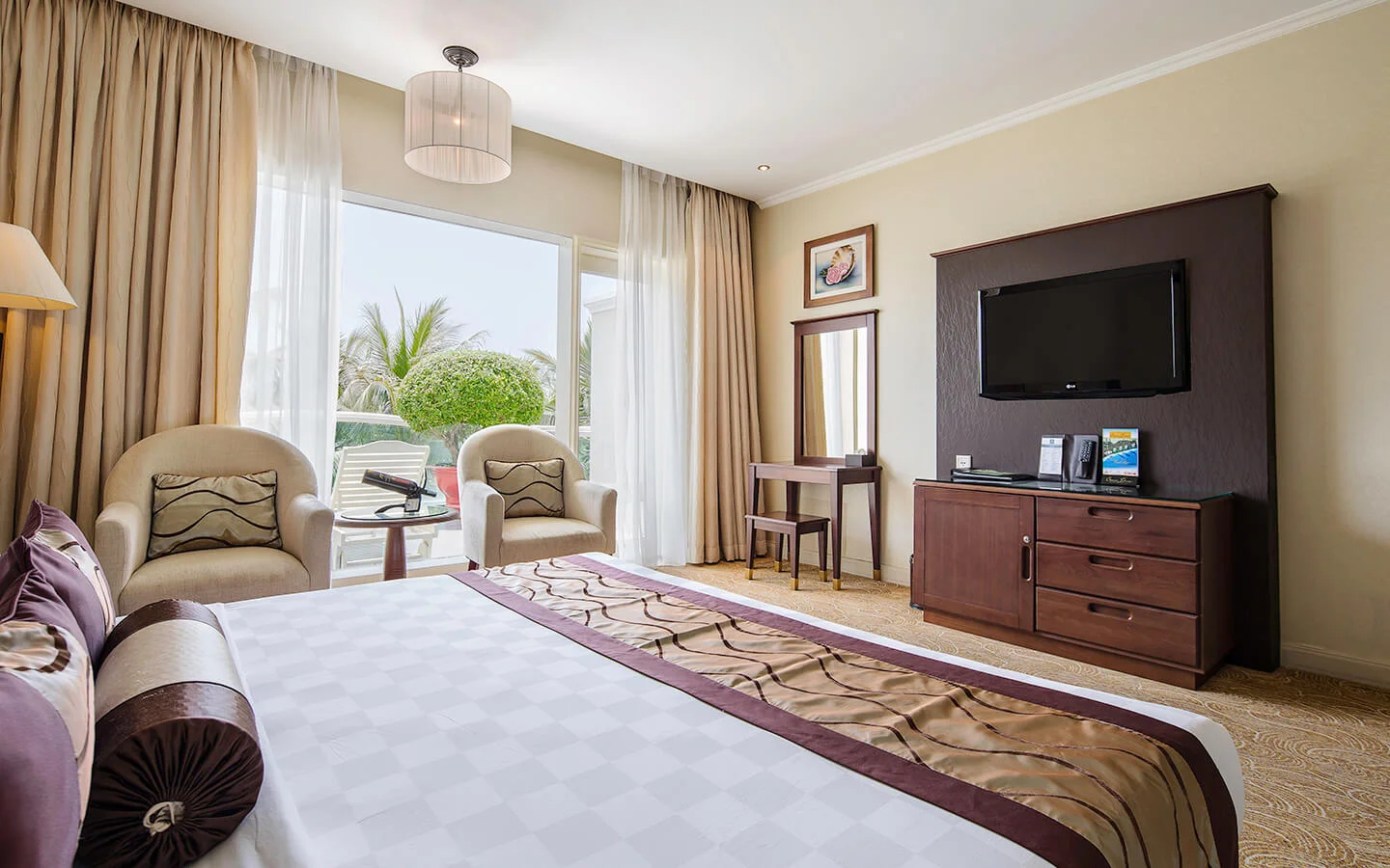 Sea-Links-Beach-Hotel-Cung-cap-cac-phong-nghi-tieu-chuan-khach-san-5-sao-biet-lap