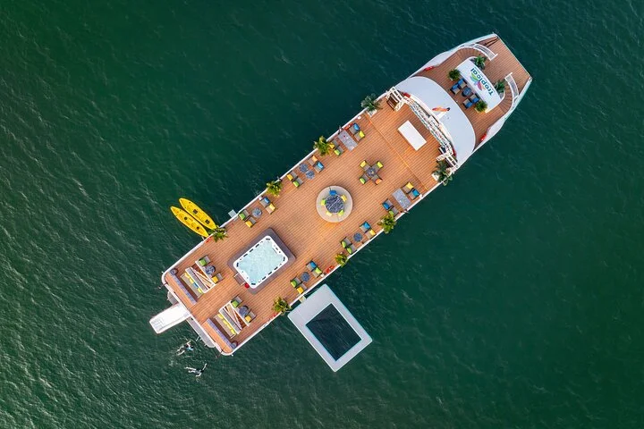 sundeck-Du-thuyen-Tropical-Cruise