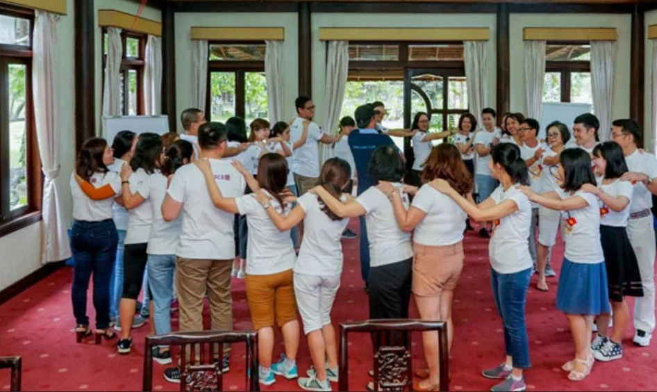 Quy trình 5 bước đảm bảo an toàn tuyệt đối khi tổ chức Teambuilding bãi biển: Từ sơ cứu đến dự phòng thời tiết xấu
