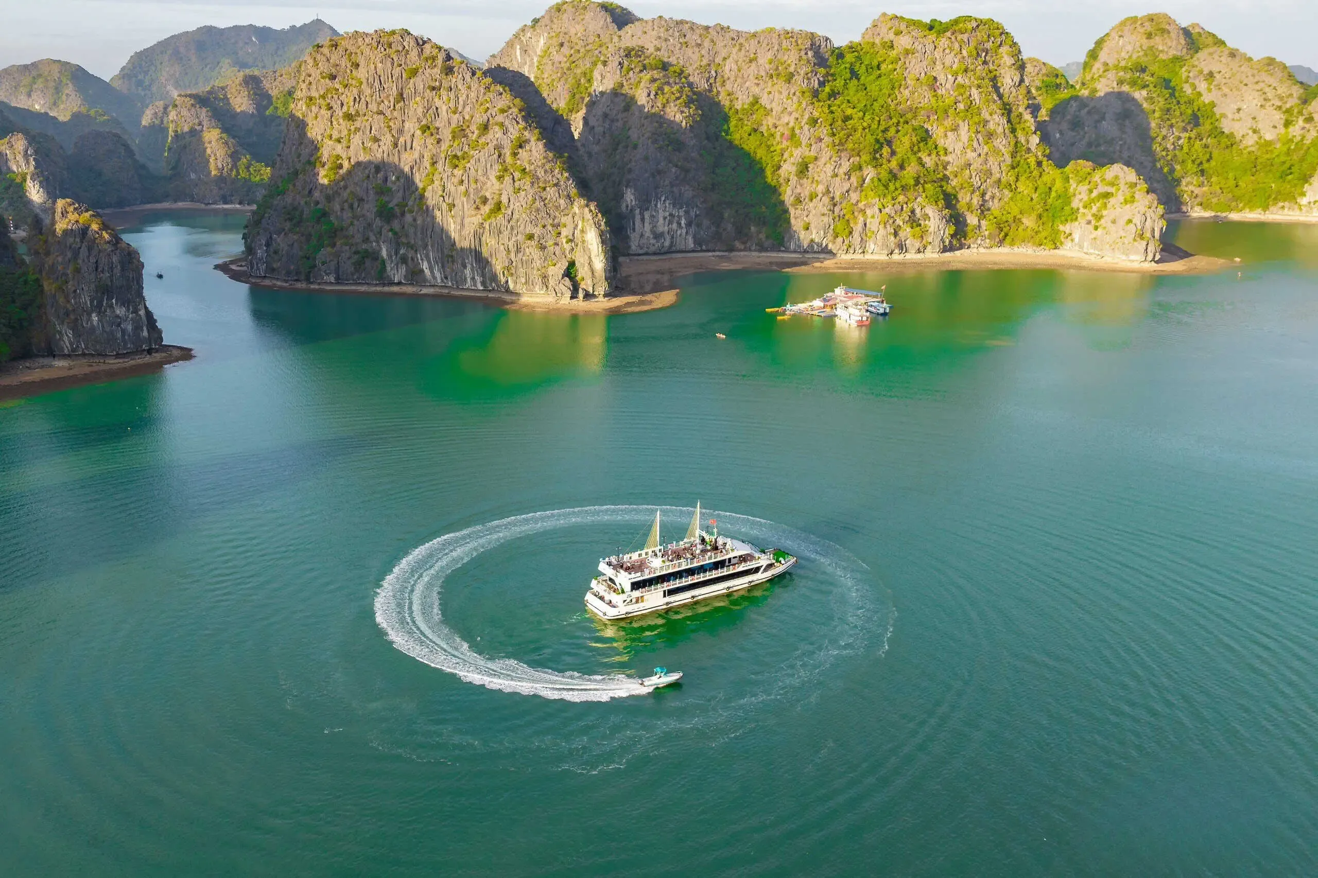 tai-sao-tour-dao-ngoc-cat-ba-vinh-lan-ha-lai-tro-thanh-xu-huong-du-lich-hot-nhat-hien-nay