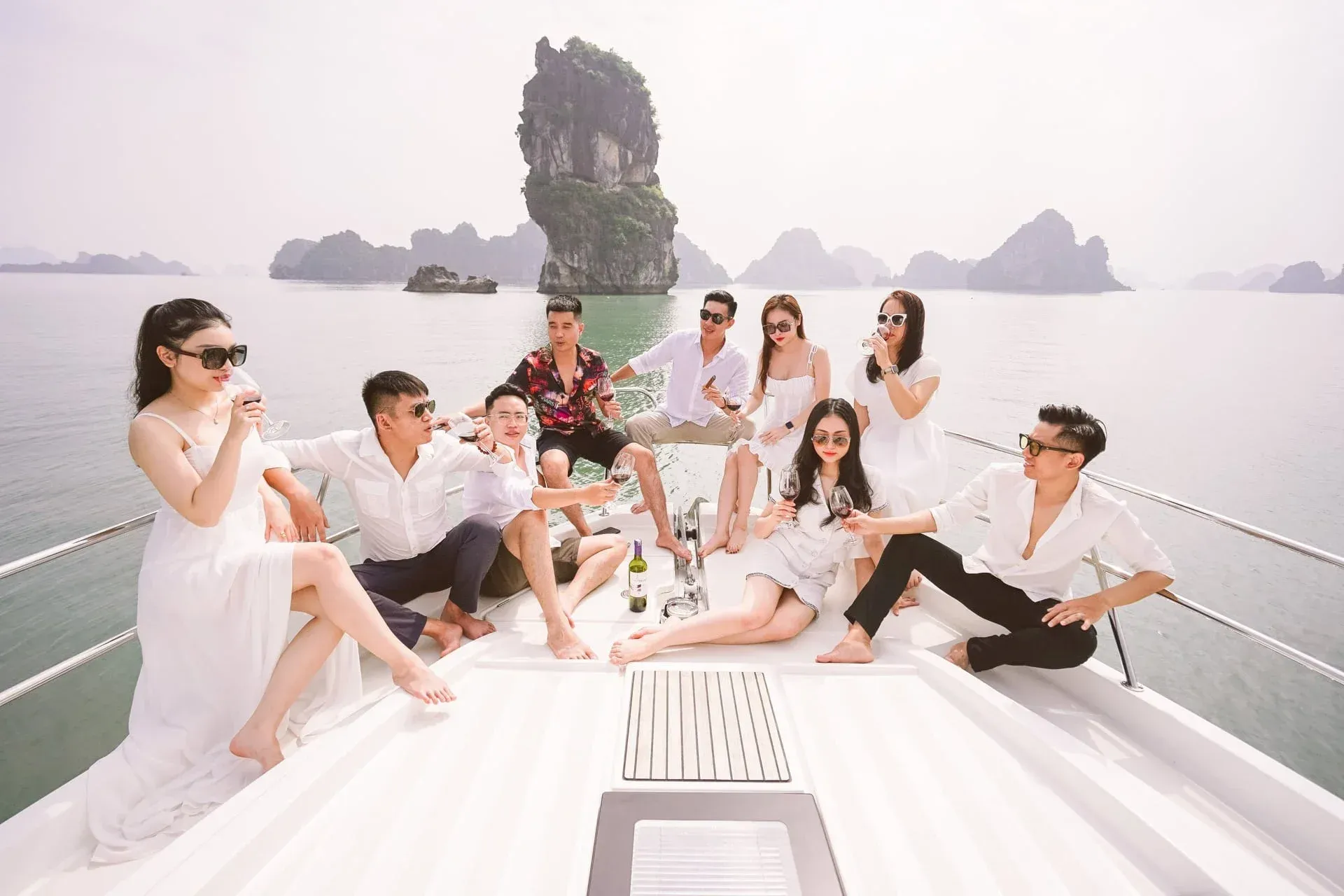 tai-sao-tour-ha-long-trong-ngay-lai-tro-thanh-lua-chon-hang-dau-cho-du-khach-ban-ron