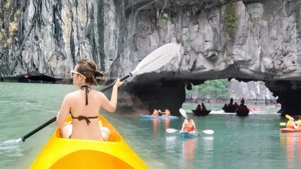 review-tour-ha-long-sung-sot-titop