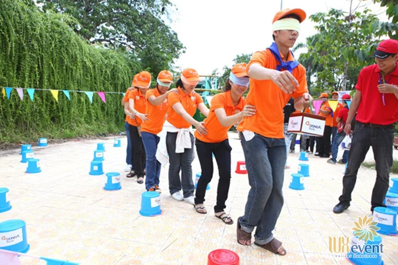 tro-choi-team-building-tin-tuong-thuyen-truong-1