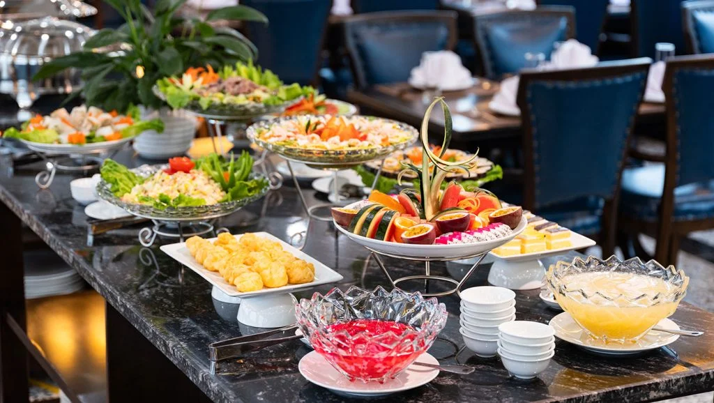 vdream-cruise-restaurant-buffet2-1024x578