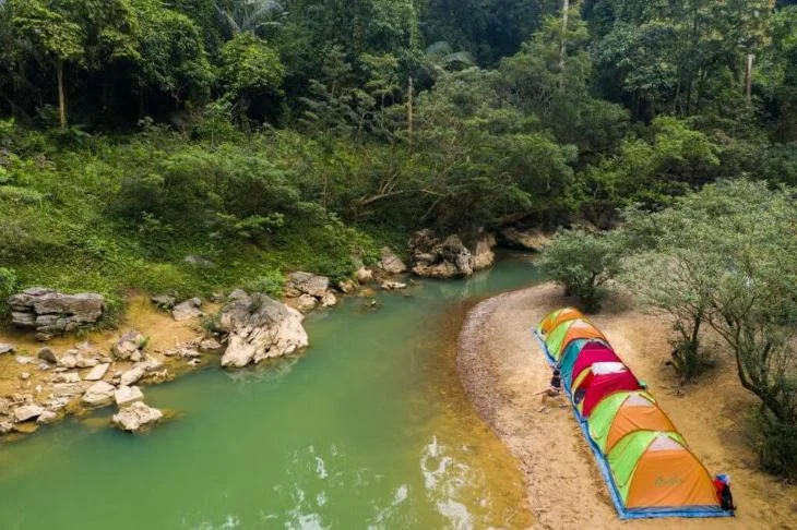 So sánh trải nghiệm Teambuilding bãi biển và Teambuilding vùng núi: Địa hình nào thực sự tối ưu cho mục tiêu của bạn?