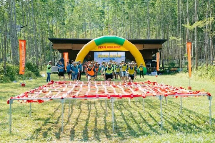 So sánh trải nghiệm Teambuilding bãi biển và Teambuilding vùng núi: Địa hình nào thực sự tối ưu cho mục tiêu của bạn?