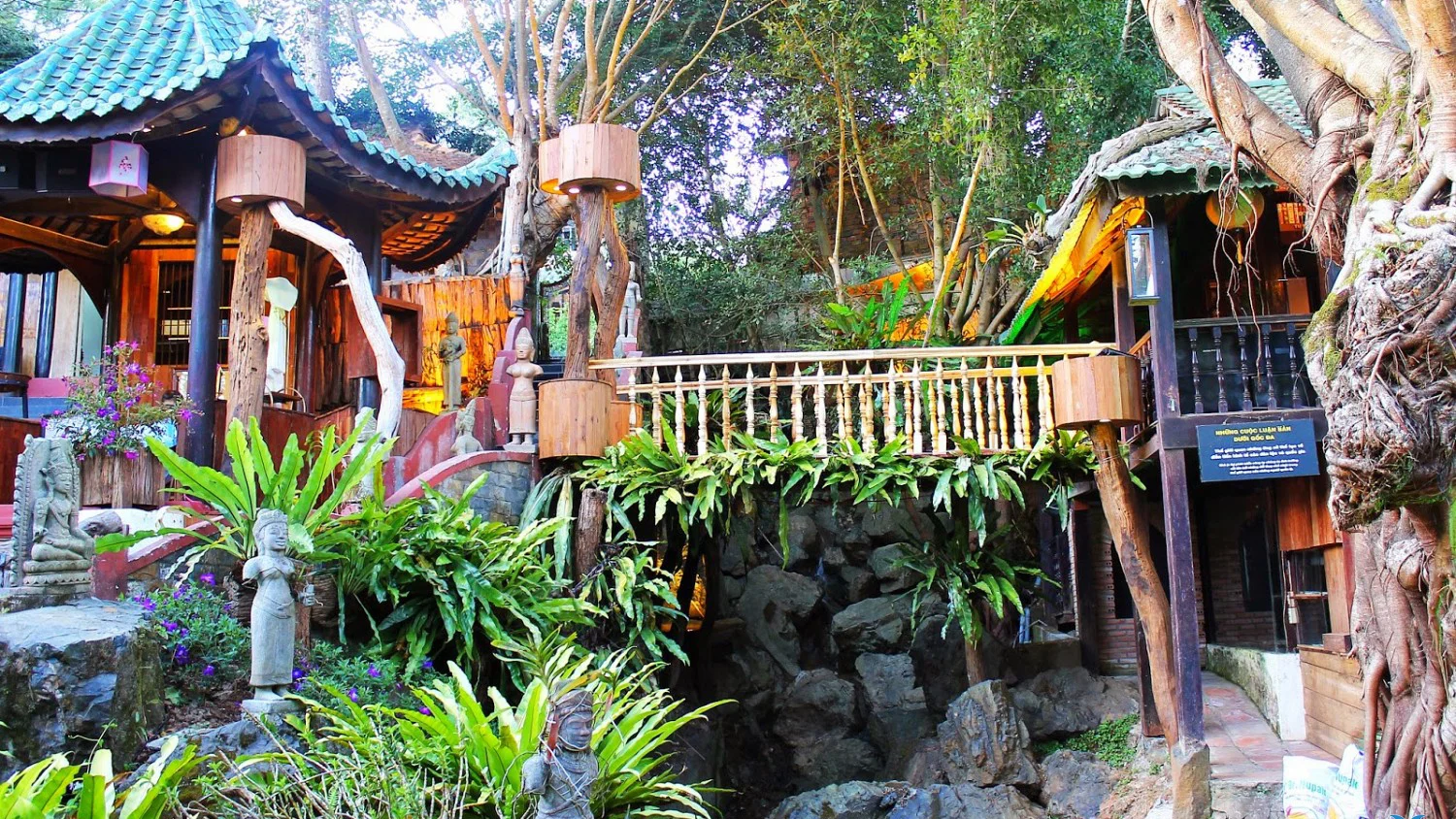 XQ-Su-Quan-–-Khong-gian-nghe-thuat-tranh-theu-tinh-xao