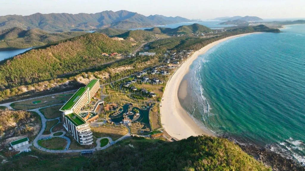 Thực tế bãi biển riêng của Angsana Quan Lạn: Độ sạch của nước biển, sóng lớn hay nhỏ và có an toàn cho trẻ em tắm?