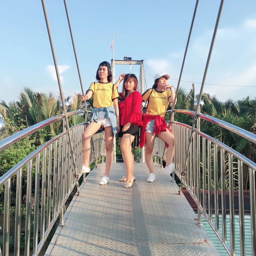 Đi tour miền Tây sông nước nên mặc gì? Gợi ý trang phục vừa lên hình "thơ" vừa không lo muỗi đốt, sình lầy