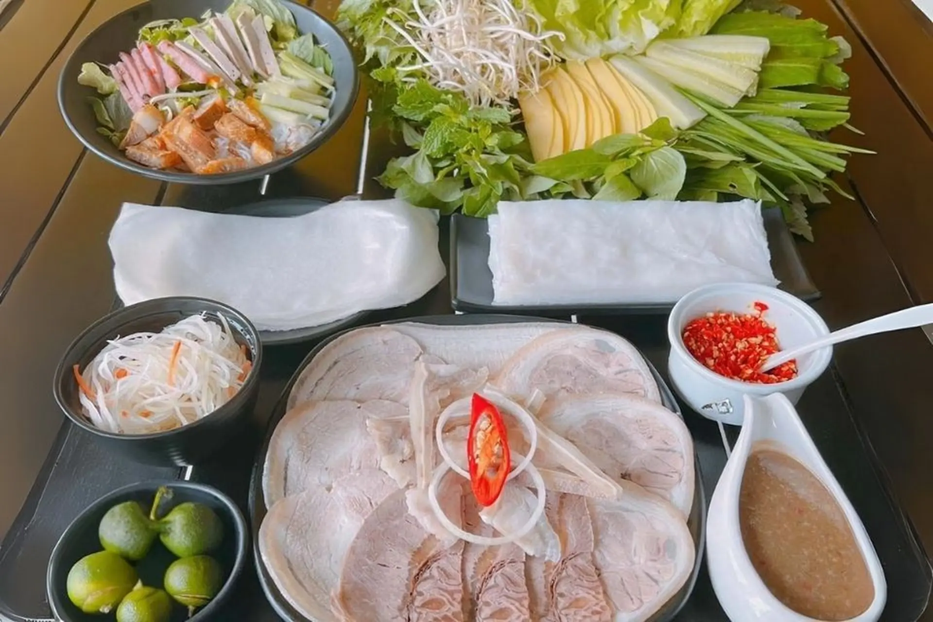banh_trang_cuon_thit_heo_Da_Nang_d77ca1c7c6
