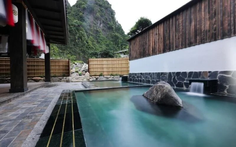be-ngam-nuoc-lanh.jpg