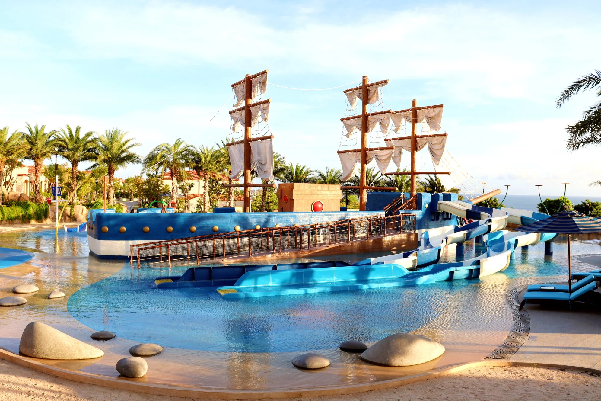 centara-mirage-resort-mui-ne-phong-cach-dia-trung-hai-3