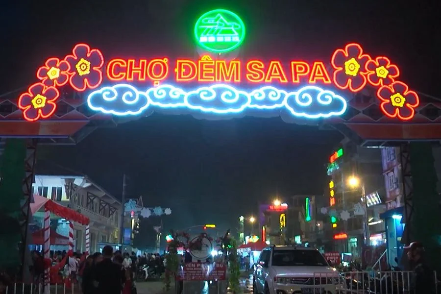 cho-dem-sapa