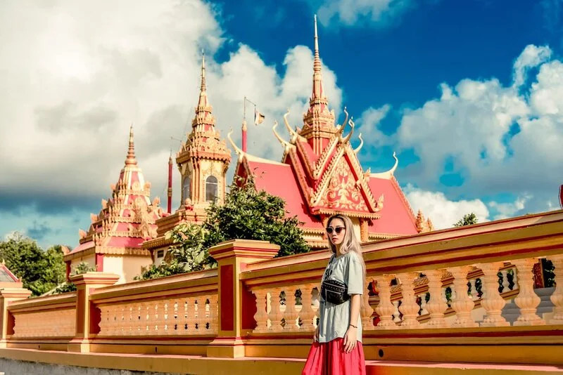 Đi tour miền Tây sông nước nên mặc gì? Gợi ý trang phục vừa lên hình "thơ" vừa không lo muỗi đốt, sình lầy