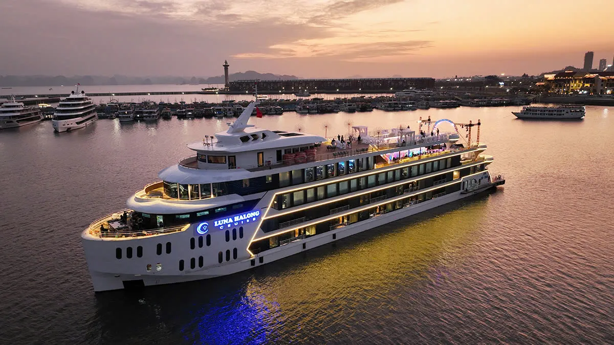 thuong-ngoan-vinh-dem-lang-man-cung-sieu-du-thuyen-luna-cruise-sang-trong