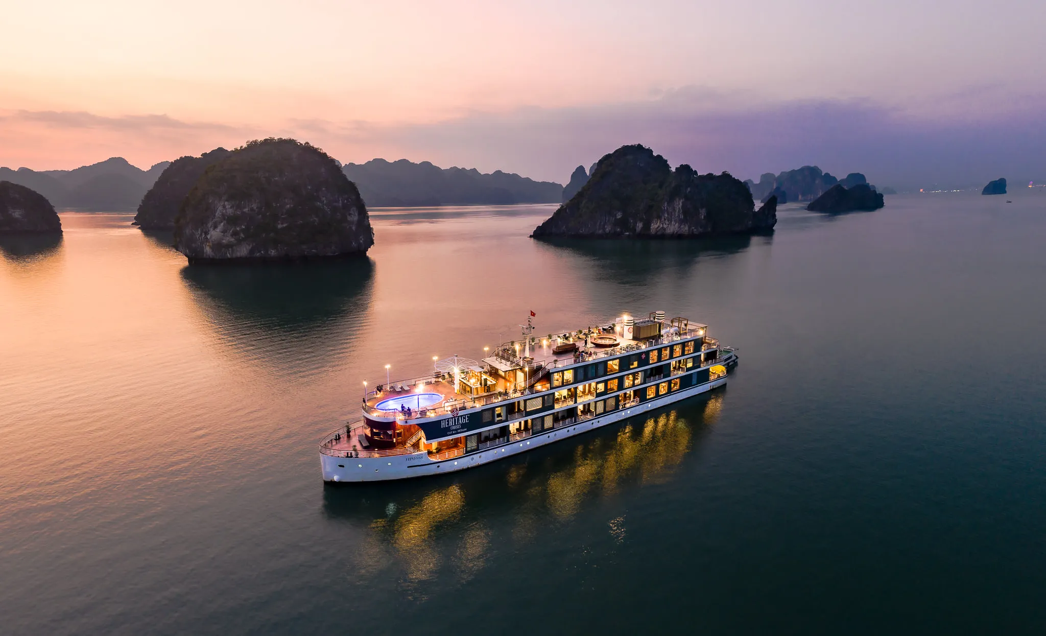 tai-sao-ban-nen-lua-chon-dat-goi-combo-ha-long-tai-phe-travel