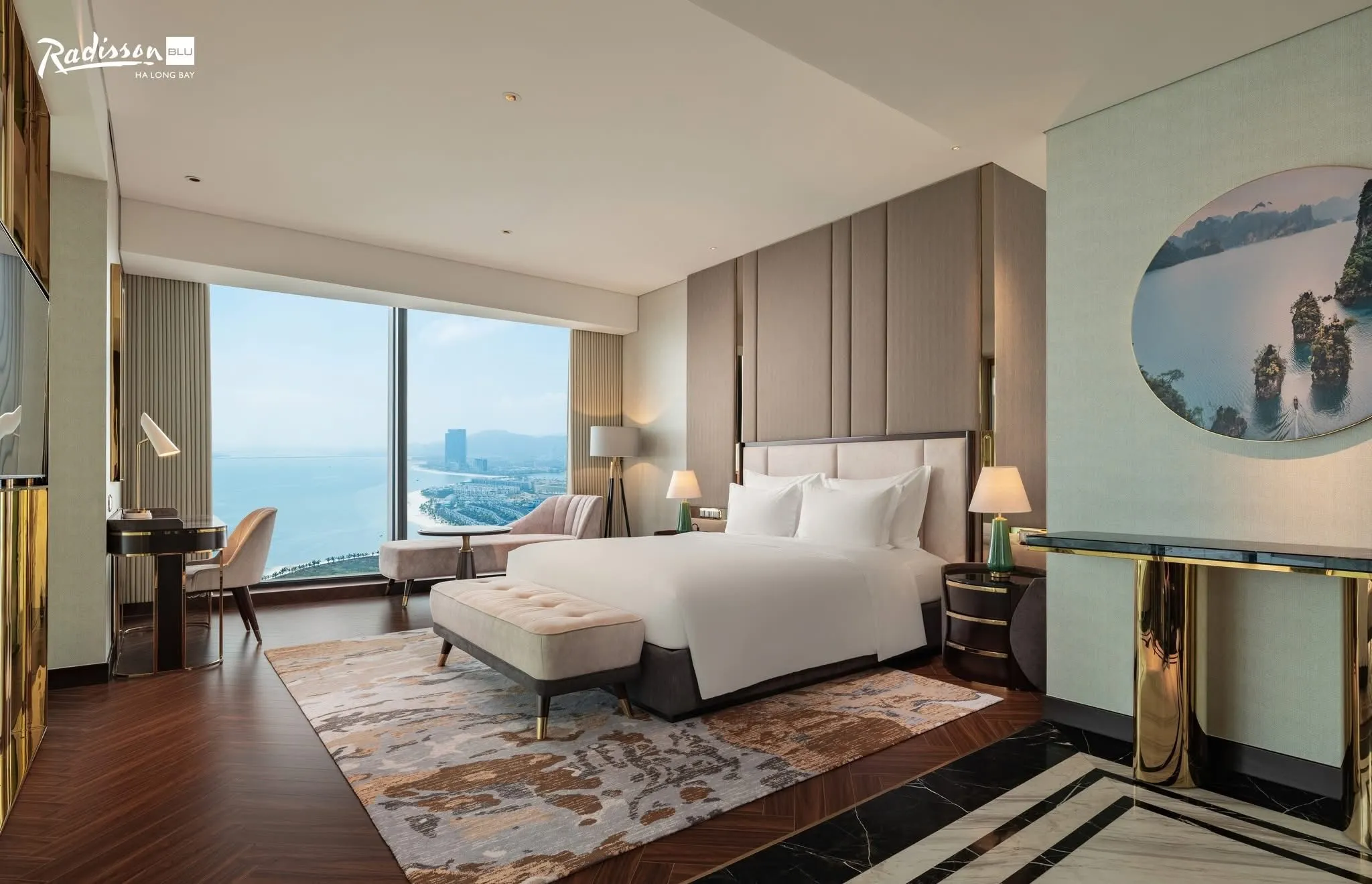 luu-tru-vuong-gia-tai-khach-san-radisson-blu-ha-long-chuan-5-sao-quoc-te