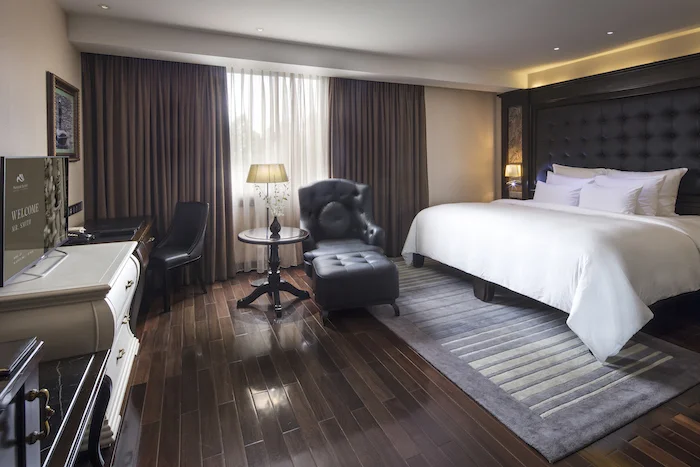 Copy_of_Paradise_Suites_Hotel_-_Interior_1