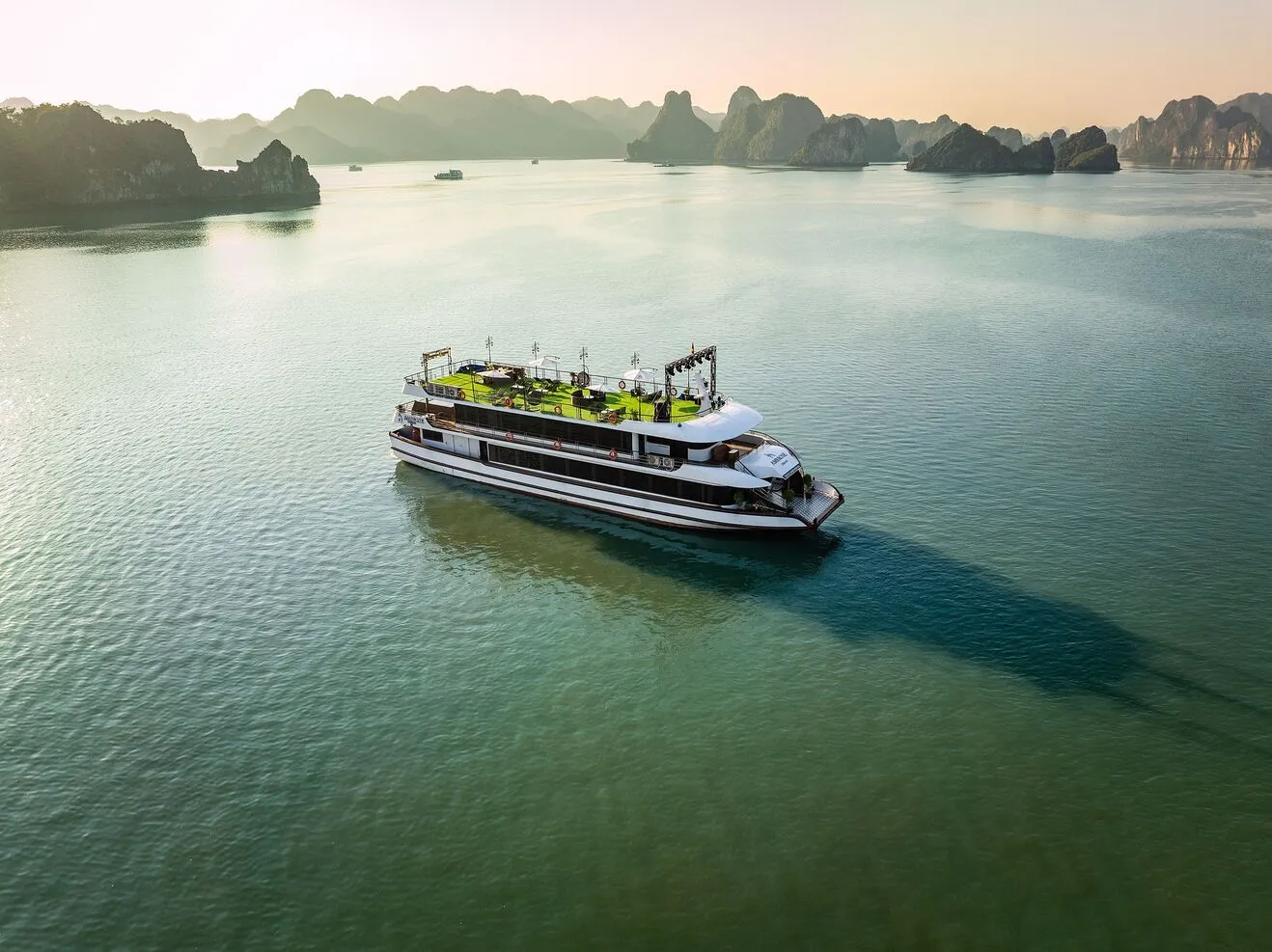 du-thuyen-ambrose-cruise-1