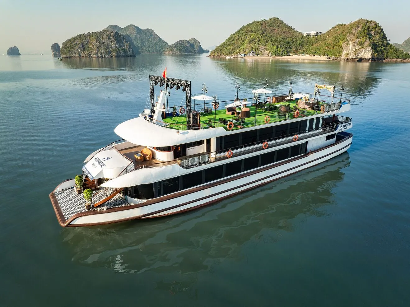 du-thuyen-ambrose-cruise-ha-long-co-gi-dac-sac