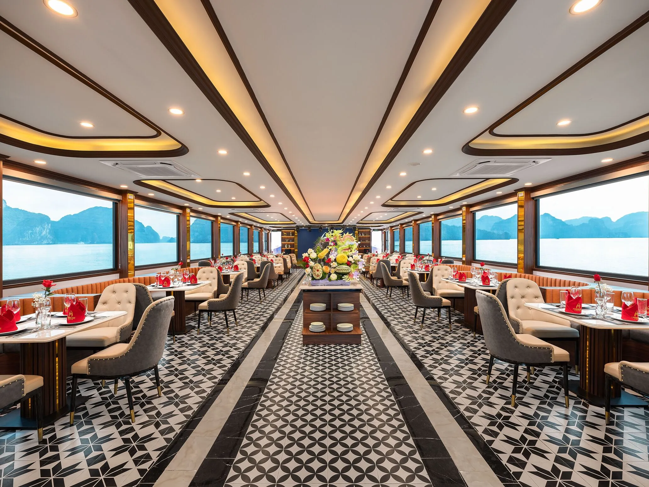 kinh-nghiem-thuc-chien-quy-bau-khi-di-tour-du-thuyen-ambrose-cruise-la-gi
