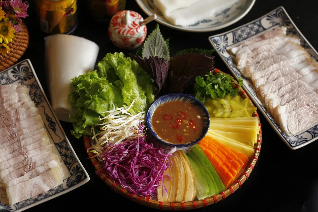 Furama-Resort-Danang-du-lich-da-nang-banh-trang-cuon-thit-heo-1024x683-1