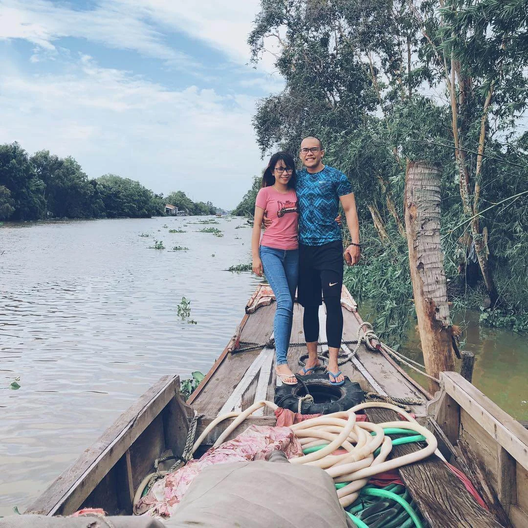 Đi tour miền Tây sông nước nên mặc gì? Gợi ý trang phục vừa lên hình "thơ" vừa không lo muỗi đốt, sình lầy