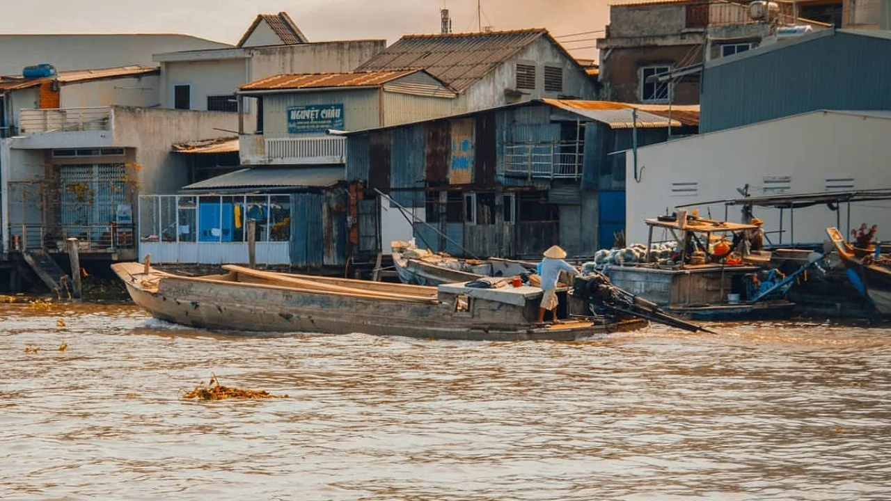 So sánh thực tế Chợ nổi Cái Răng (Cần Thơ) và Chợ nổi Cái Bè (Tiền Giang): Đâu là tọa độ đáng đi nhất?