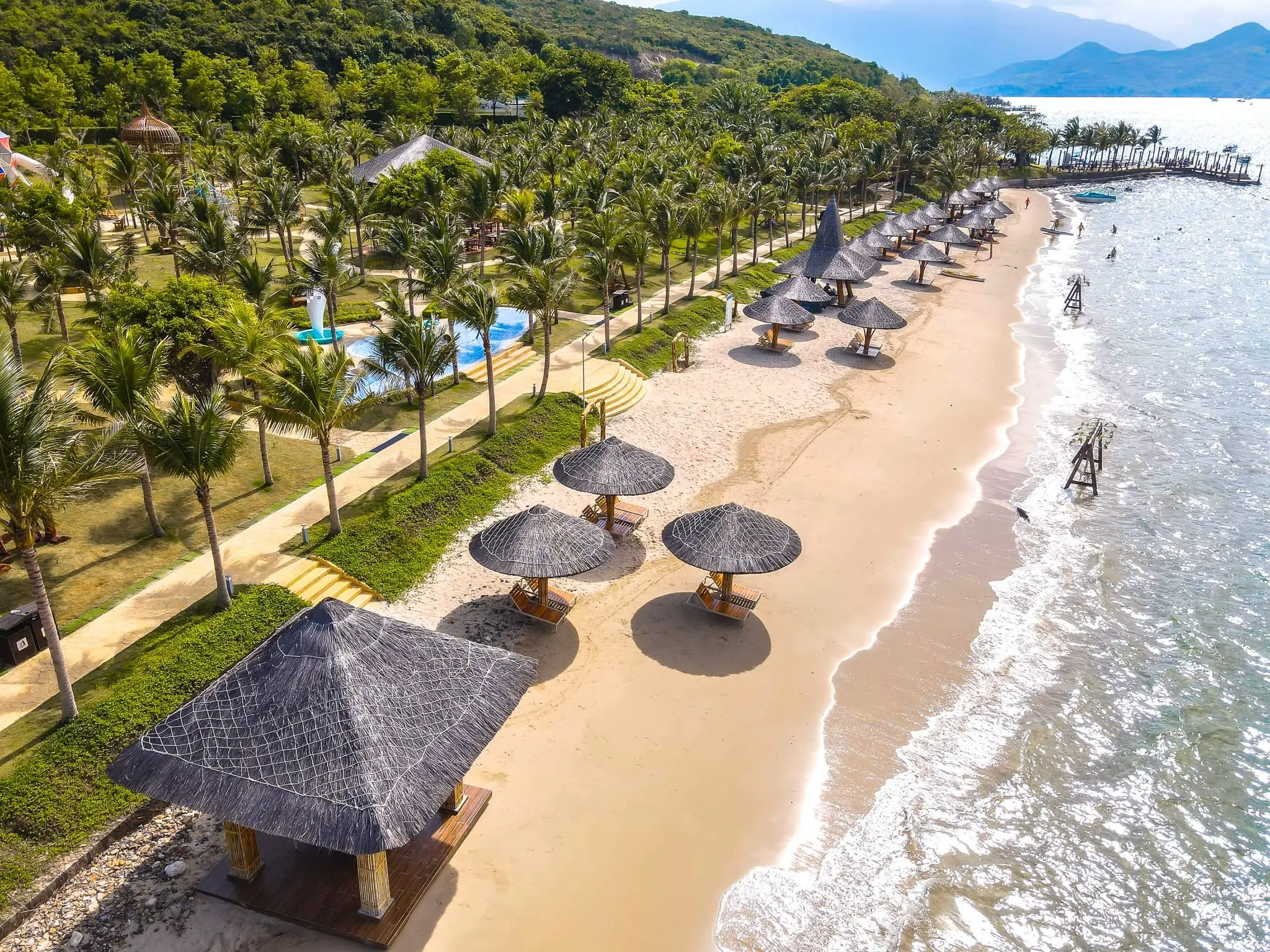 Tour Hòn Mun- Làng Chài- Bãi Tắm 1 ngày: Lịch trình, điểm nổi bật, giá bán, kinh nghiệm du lịch & đơn vị uy tín