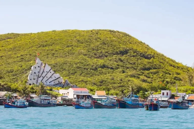 Tour Hòn Mun- Làng Chài- Bãi Tắm 1 ngày: Lịch trình, điểm nổi bật, giá bán, kinh nghiệm du lịch & đơn vị uy tín