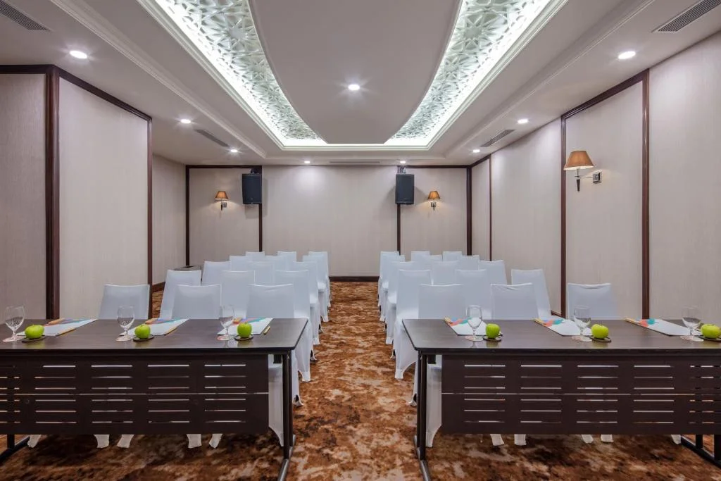 Melia-Vinpearl-Da-Nang-Riverfront-ballroom