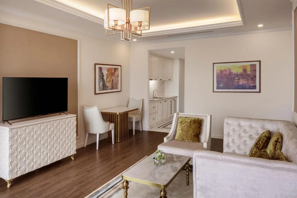 Melia-Vinpearl-Da-Nang-Riverfront-phong-suite-1