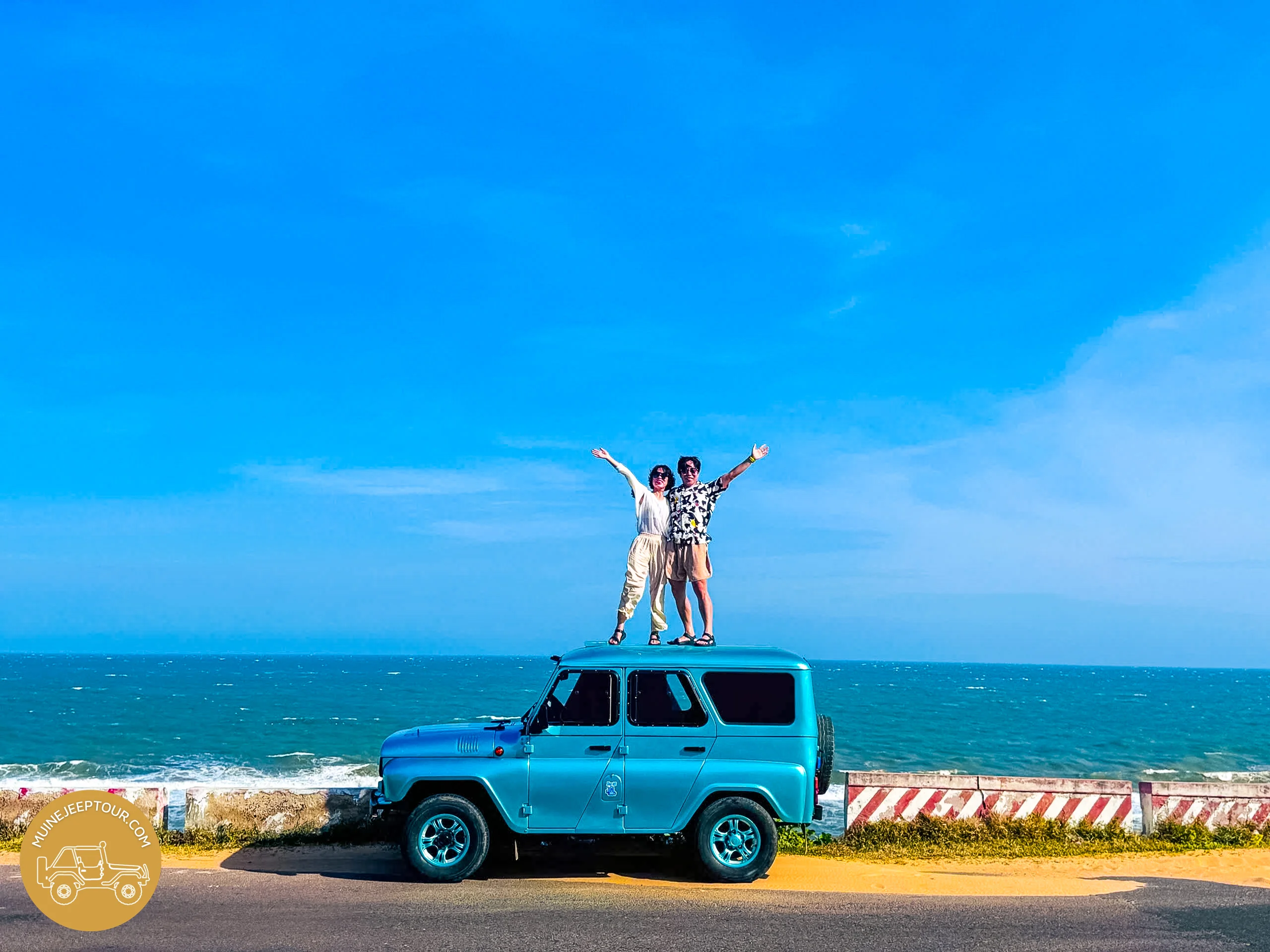 mot-buoi-sang-o-mui-ne-trai-nghiem-tour-xe-jeep-don-binh-minh-giua-sa-mac-cat (1)