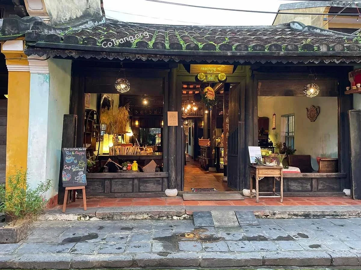 reaching-out-teahouse-131-tran-phu-hoi-an