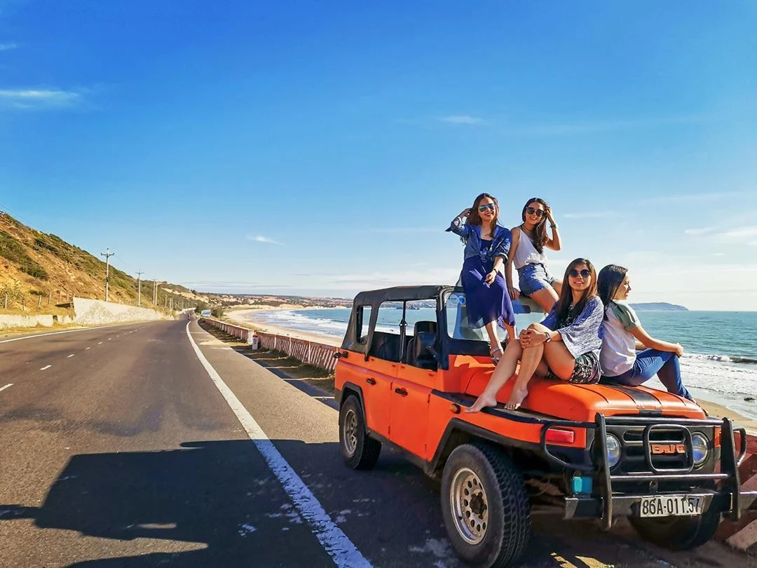 thanh-xuan-tren-tung-tour-xe-jeep-mui-ne-1