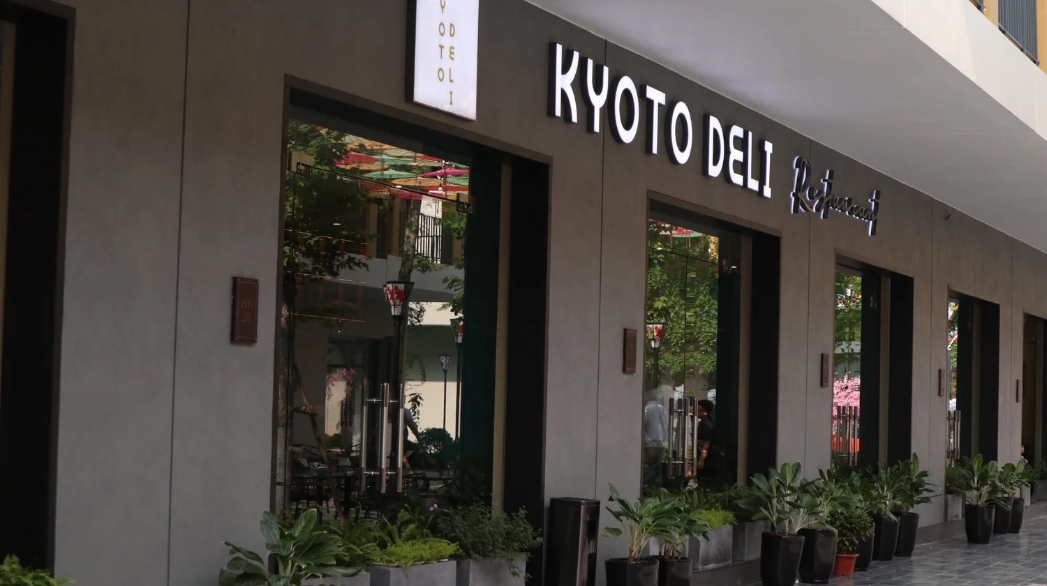 Review chi tiết Lynn Times Thanh Thủy 2026: Bảng giá phòng, vé tắm khoáng công viên nước Ohayo và kinh nghiệm ăn chơi từ A-Z.