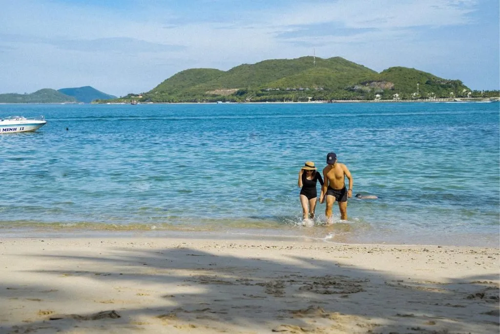 tai-sao-chang-tour-3-dao-nha-trang-vip-lai-duoc-menh-danh-la-cung-duong-hoang-gia