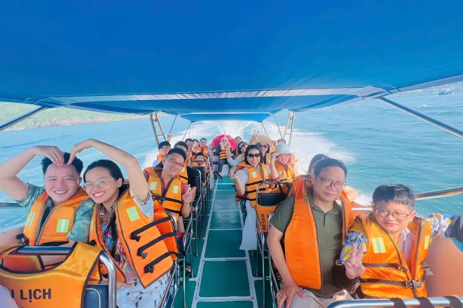 tai-sao-ban-nen-lua-chon-dat-tour-3-dao-vip-nha-trang-tai-phe-travel