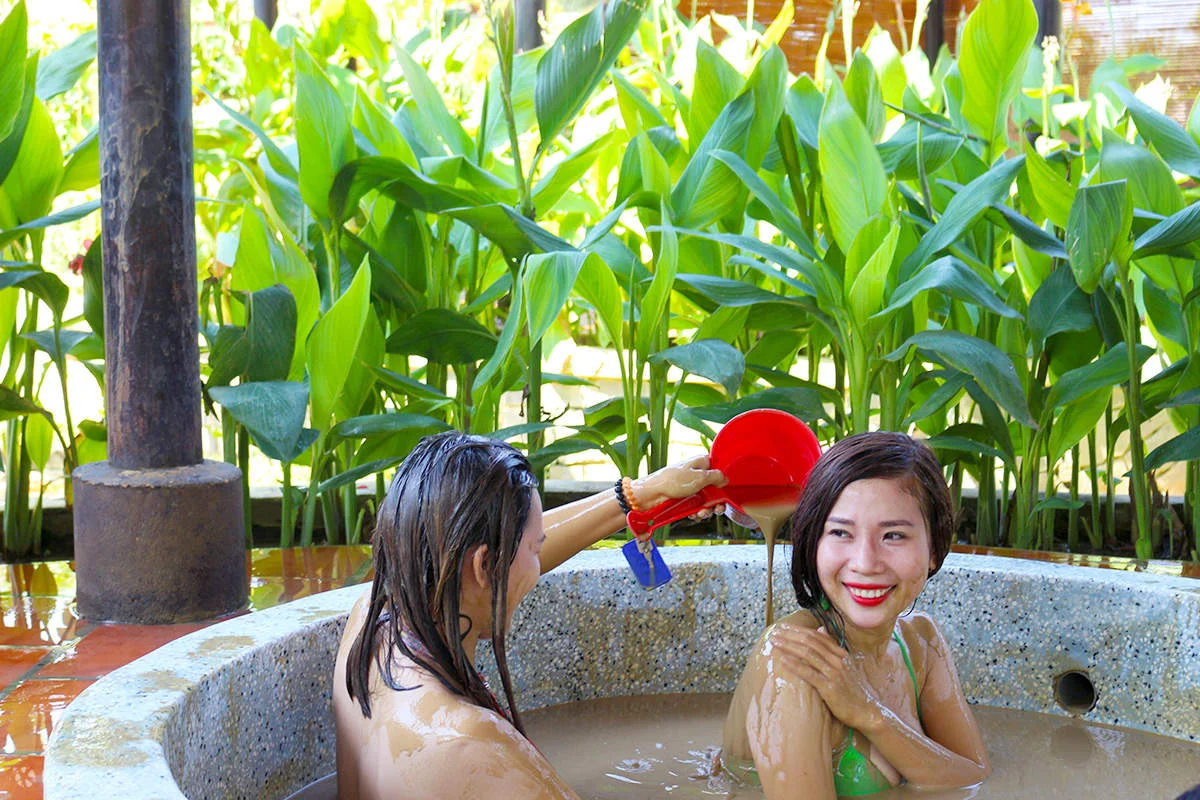 TrảiNghiệmTắmBùnởTrungTâmBùnKhoángMũiNé (1)