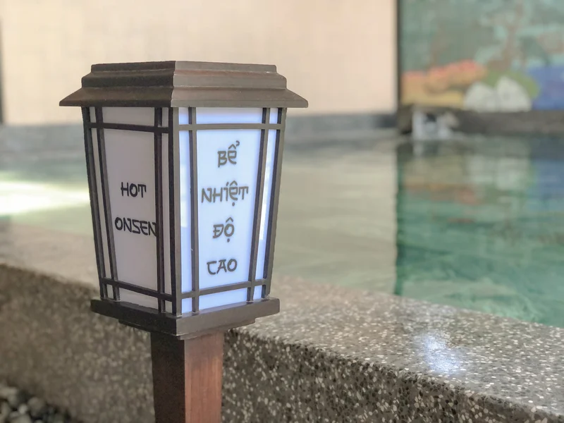 Review chi tiết Lynn Times Thanh Thủy 2026: Bảng giá phòng, vé tắm khoáng công viên nước Ohayo và kinh nghiệm ăn chơi từ A-Z.