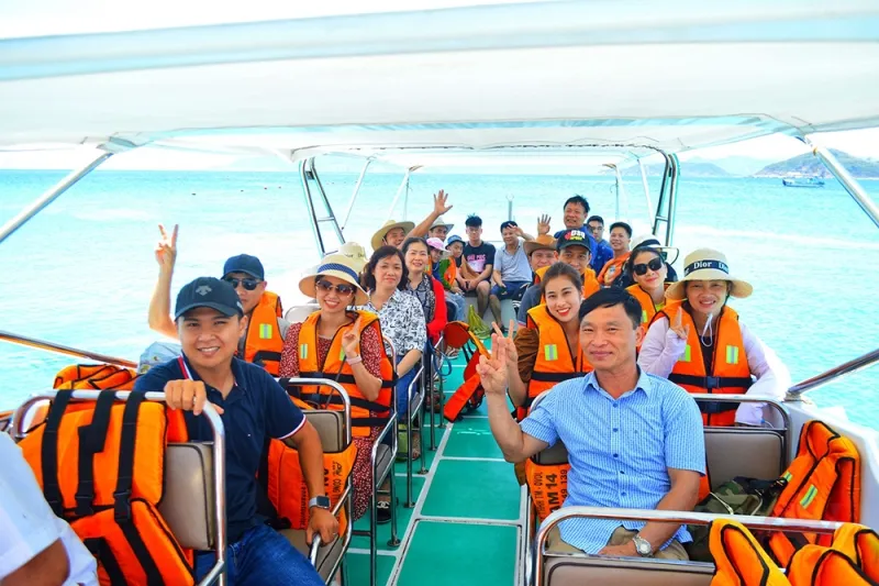 kich-ban-lich-trinh-tour-3-dao-vip-nha-trang-di-chuyen-bang-cano-cao-toc-dien-ra-ra-sao